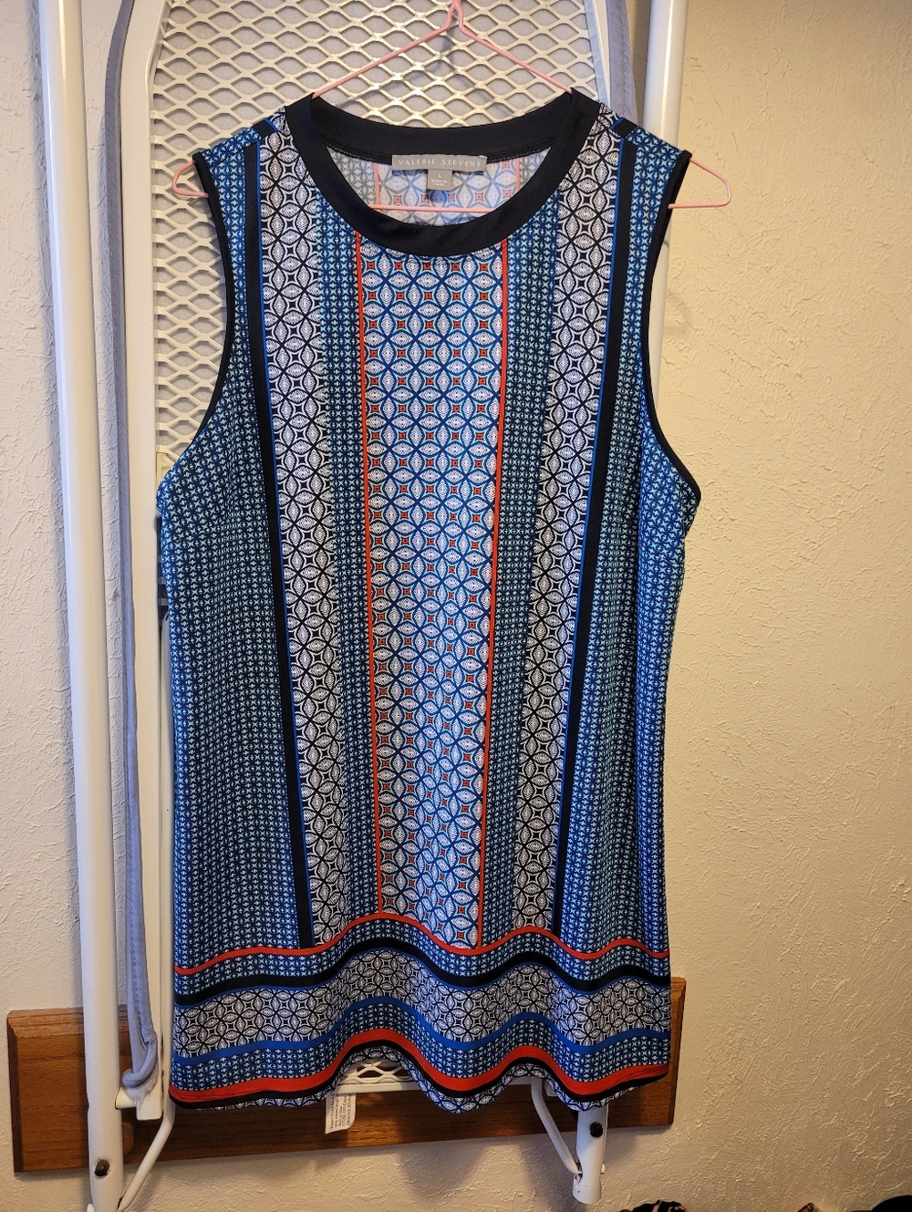 Valerie Stevens Geometric Print Sleeveless Top in Blue, Black & Red